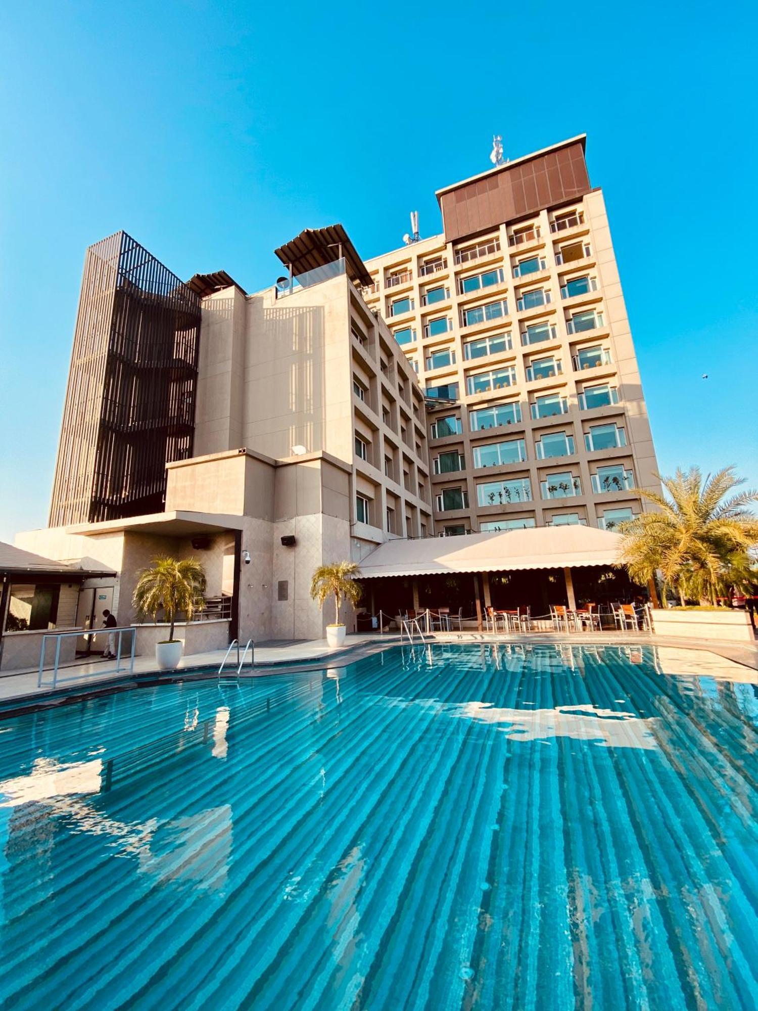 The Landmark Towers Kanpur Eksteriør billede